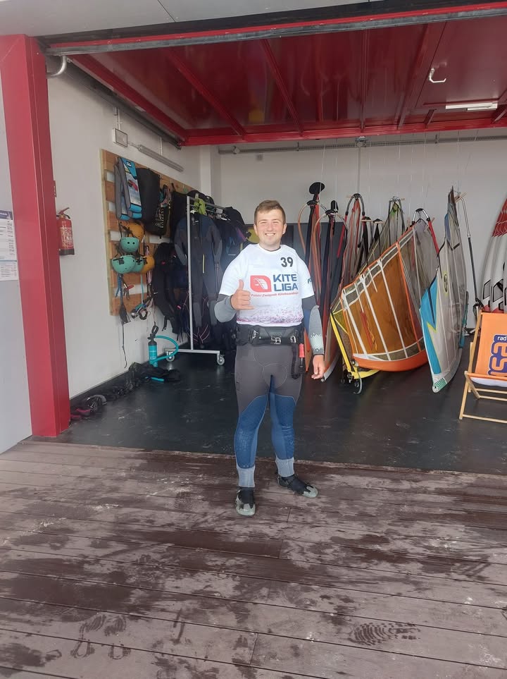 Dzisiaj trzymamy 👍👍👍 za Kazia - nr 3️⃣9️⃣ w zawodach kite...