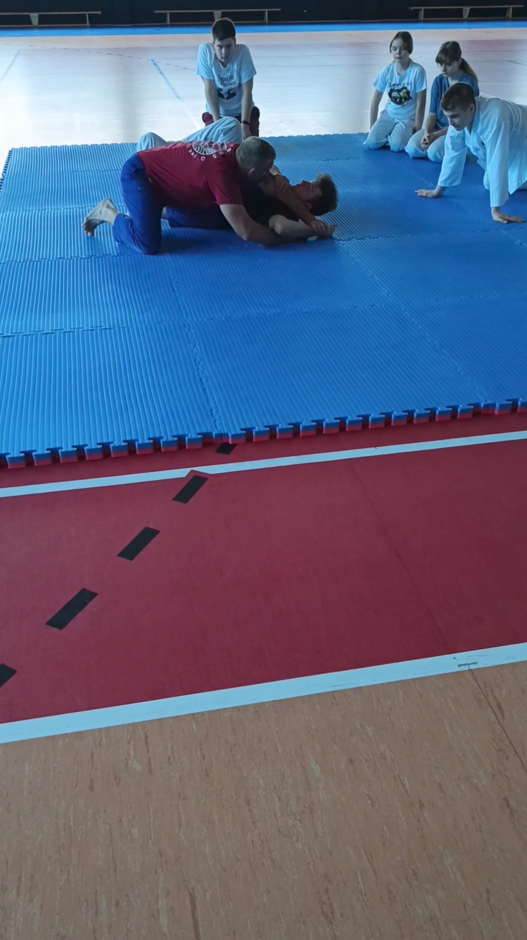 Dzisiejszy trening prowadzi Adam. Zajęcia z BJJ.