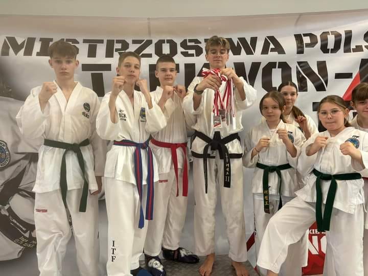 W drugiej części dnia zawodnicy reprezentujący Tkd Dźwirzyno...