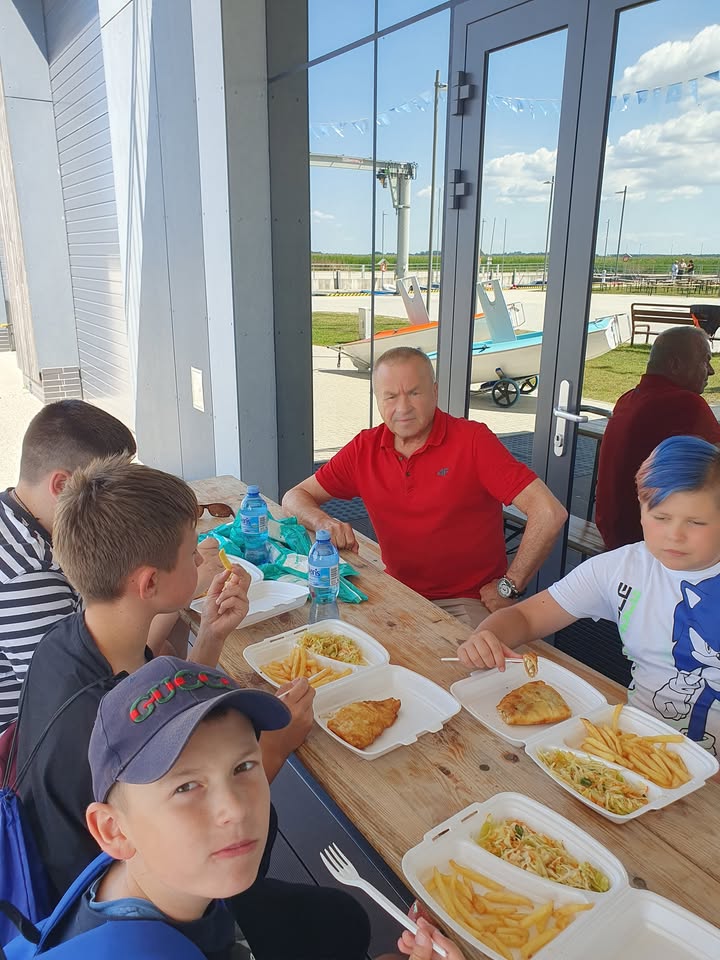 Dziękujemy radnemu Krzysztofowi Filipowiczowi za pyszne lody...