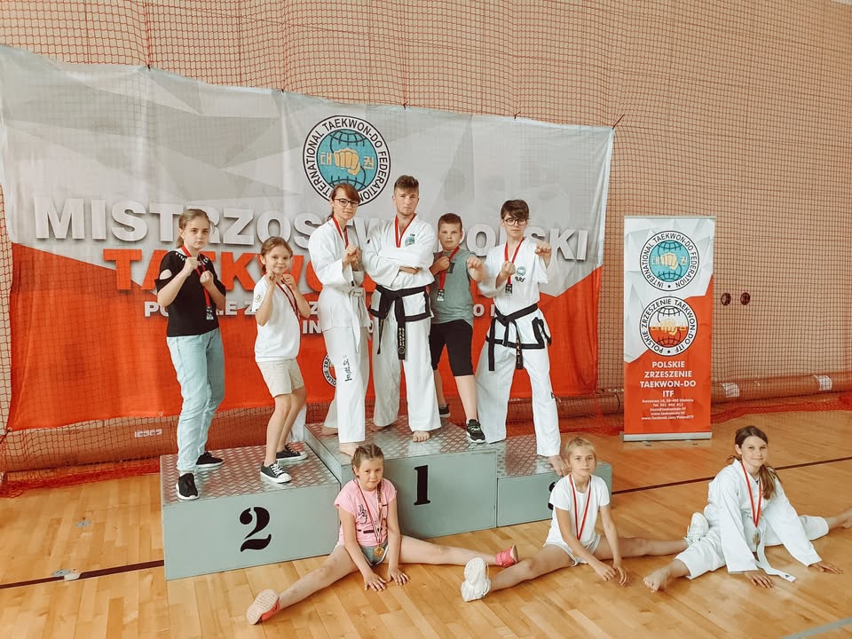 Bilans dnia, Zawody w Oleśnicy. 9 startujacych - 6 medali. 3...