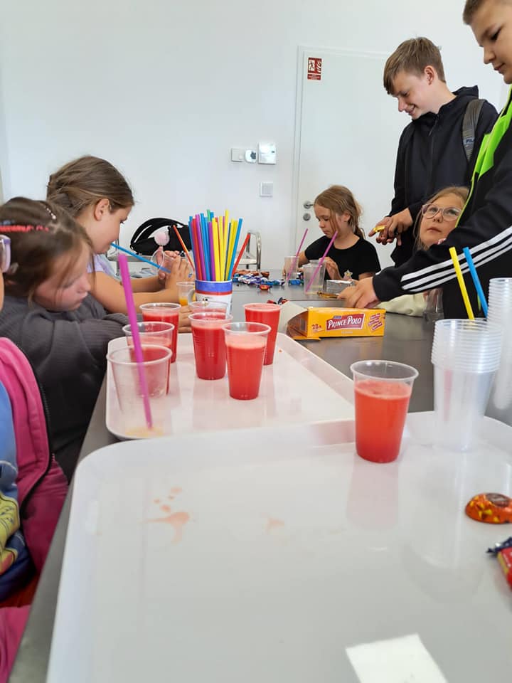 Bardzo dziękujemy Pani Ewie i Pani Monice za wspaniałe soki....