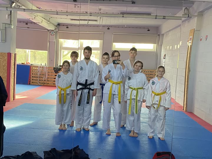 Rozpoczynamy rok 2023 seminarium w Słupsku u Karola Winiszewskiego prowadzący Piotr Bernat i Bartek Danie — Klub Taekwon-do Dźwirzyno