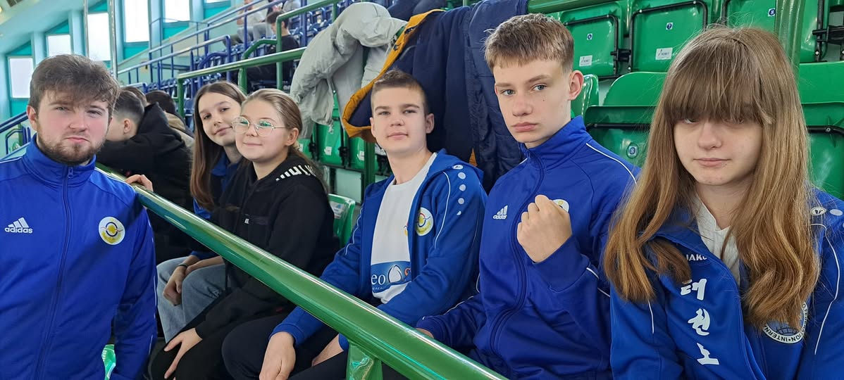 Dzisiaj zamiast treningu wizyta w Hali Milenium, oglądamy walki Full Contact na imprezie Sobótka z Full C — Klub Taekwon-do Dźwirzyno