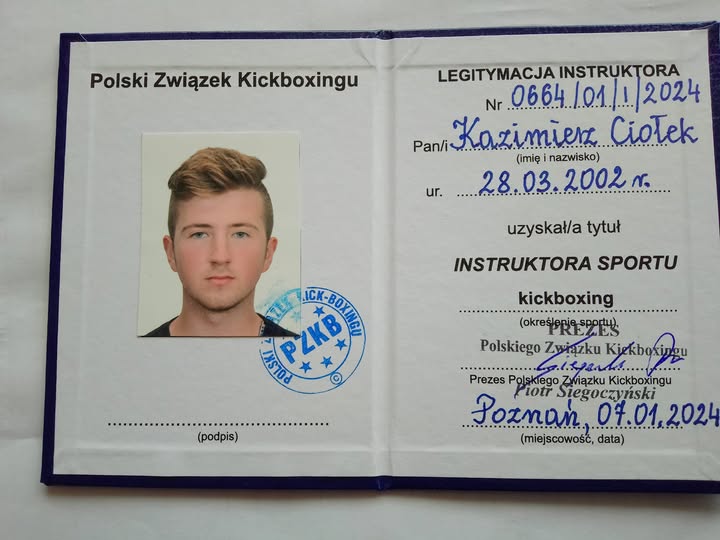 Bardzo Nam miło zakomunikować ,że w naszym klubie Tkd Dźwirzyno mamy instruktora kickboxingu.Brawo Kazik. — Klub Taekwon-do Dźwirzyno
